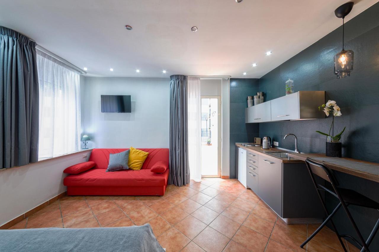 Masaniello Apartment เนเปิลส์ ภายนอก รูปภาพ